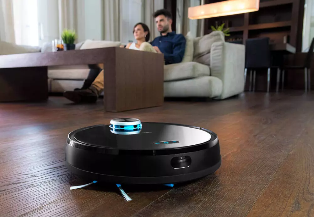 robot vacuum cleaner sweeping and mopping